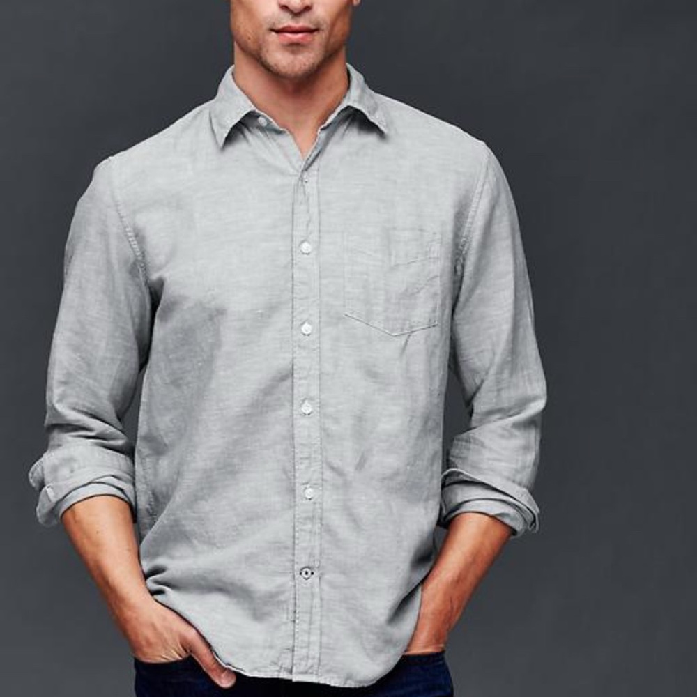 GAP Men's Light Gray Casual Button Down Shirt